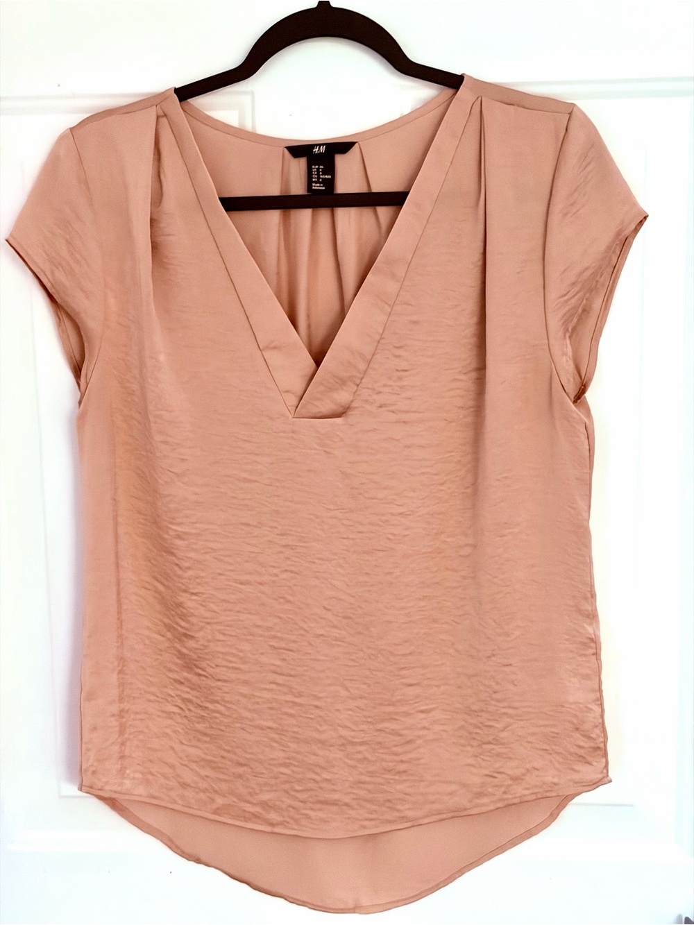 H&M Women's Blush V-Neck with a high low hemline.